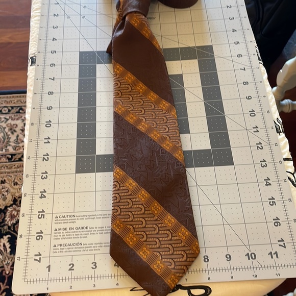 Vintage La Bella Collection tie. - Picture 3 of 5